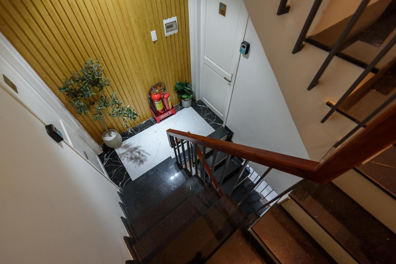 Cozrum Homes - Graceful Corner ホーチミン市 エクステリア 写真
