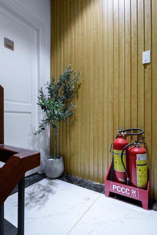 Cozrum Homes - Graceful Corner ホーチミン市 エクステリア 写真